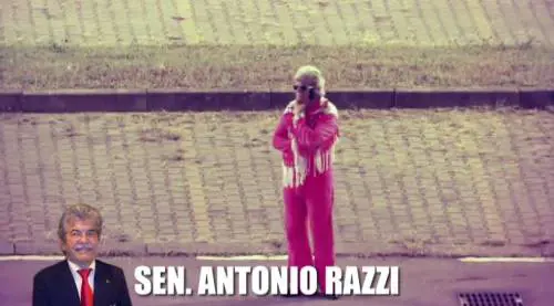 Inizio col botto per "Scherzi a Parte": da Razzi vestito da Elvis a Brosio deluso da una finta telefonata del Papa