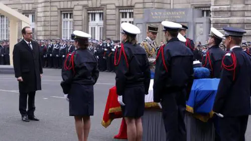 A Parigi il ricordo dei poliziotti uccisi dal terrorismo
