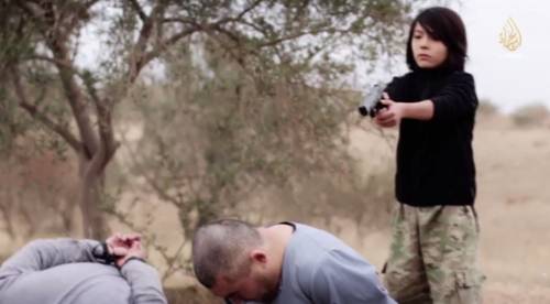 Denaro, macchine e sharia: così l'Isis recluta i bambini