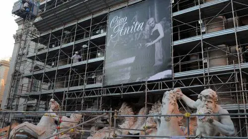 La foto di Anita alla Fontana di Trevi