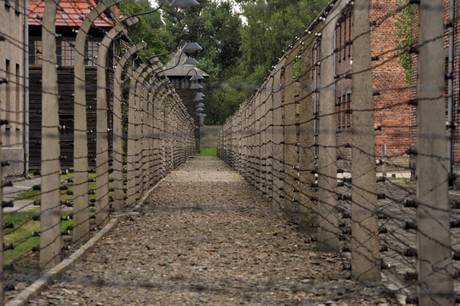 Un campo di concentramento in un'immagine d'archivio