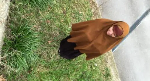 Fra le donne coperte dal velo che aiutano i jihadisti d'Italia