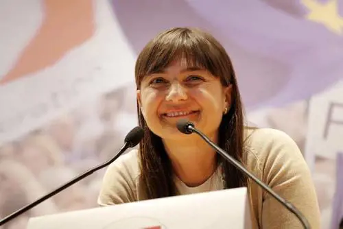 La Serracchiani pensa al Pd e si scorda i conti in rosso del Mediocredito Fvg
