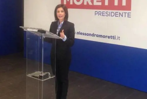 La Moretti riceve insulti  per la gaffe sui profughi, ma se la prende coi media
