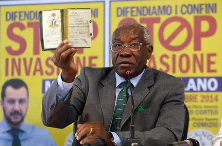 Il leghista (di colore) in Nigeria per la campagna anti immigrazione