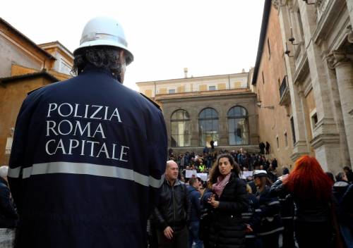 Roma, dall’assenteismo ai premi: bonus ai vigili che fanno più multe
