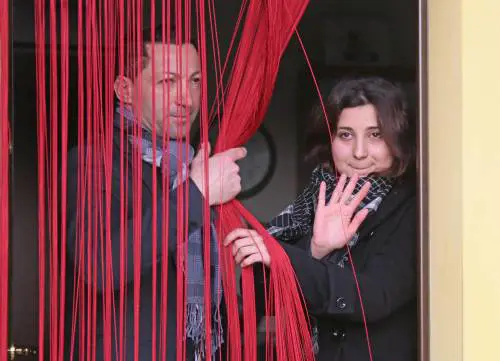 Vanessa Marzullo insieme al padre al suo arrivo a casa di Verdello