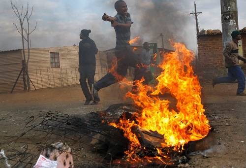 “Charlie Hebdo è Satana”: morti e chiese bruciate in Niger 