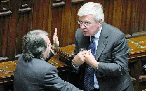 "Divisi e litigiosi": il mea culpa dei colonnelli FI