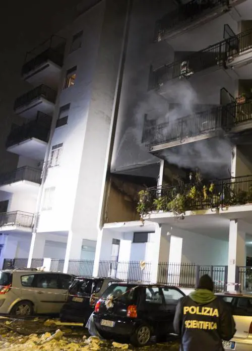 Roma, esplode palazzina. Un morto e 14 feriti