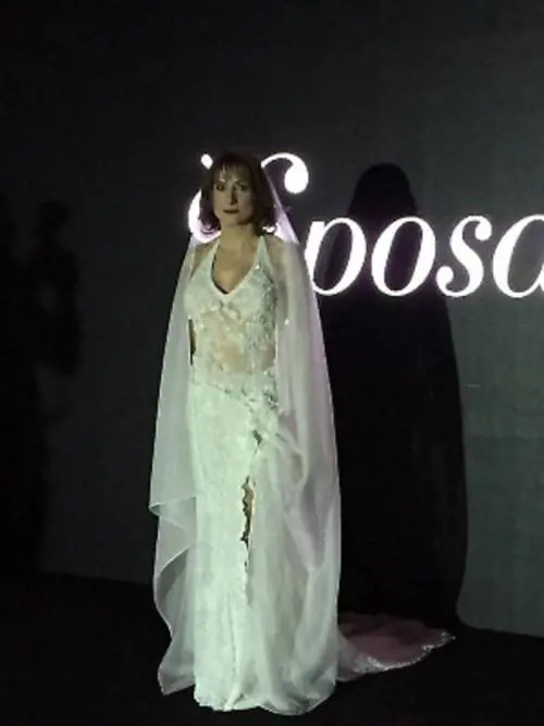 Luxuria in versione sposina mette in tilt i social network