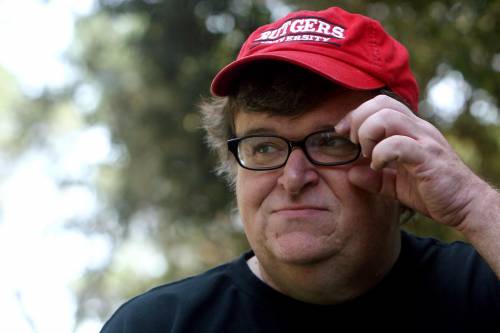 Michael Moore attacca American Sniper: non è un eroe, è un codardo