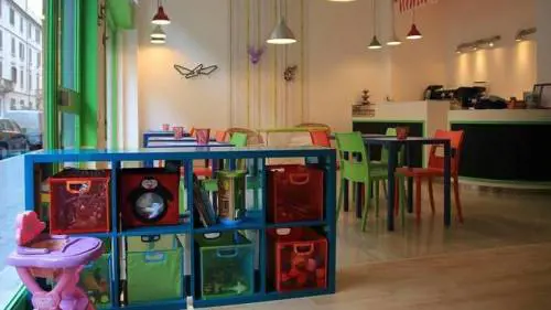 Apre il locale a misura di mamme e bambini