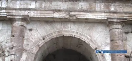 Il Colosseo come lo stadio. Ingressi colorati e numerati
