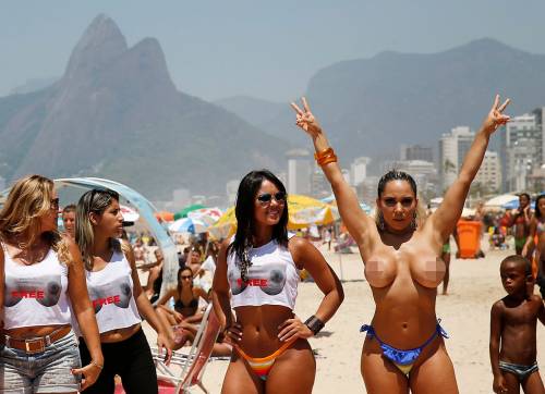 Topless hot per le modelle in Brasile