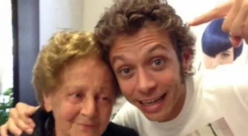 Morta la nonna di Valentino Rossi