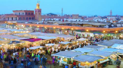 A Marrakech lusso in chiaroscuro e shopping colorato