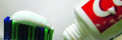 Masticare chewing gum aiuta a rimuove i batteri