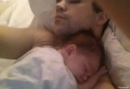 Posta su Facebook la foto di lui con la piccola bimba. Poche ore dopo la uccide