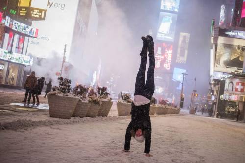 New York, poca neve. La bufera è solo sui social