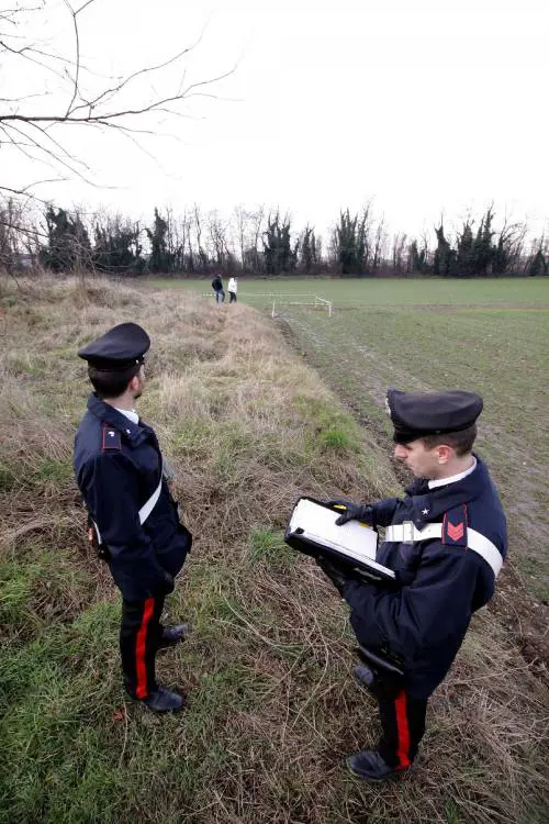 Ritrovamento di un cadavere carbonizzato in un campo alla fine di Via Trento Trieste a Novate Milanese
