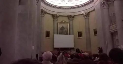"Chiudere i centri islamici che violano le norme"