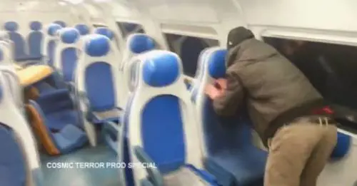 Vandali devastano il treno Milano-Laveno