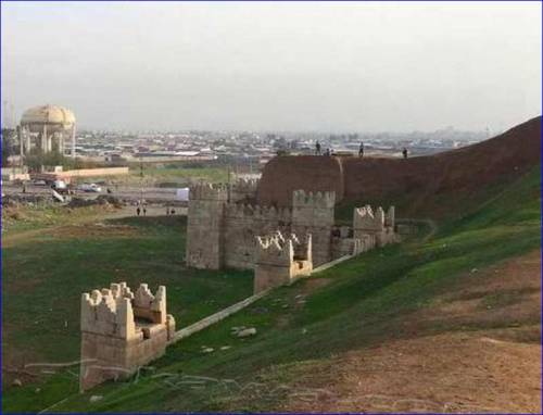 L'Isis distrugge le antiche mura di Ninive