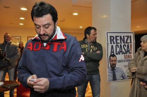 Aosta, la sinistra contesta Salvini: "Torna al tuo paese"