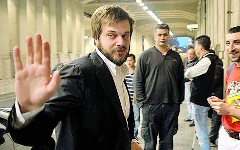 «Ignoranti, fondamentalisti». Il Pd scatenato