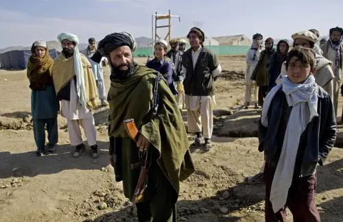 Rifugiati pakistan al campo di Gulan, a pochi chilometri dal confine afgano