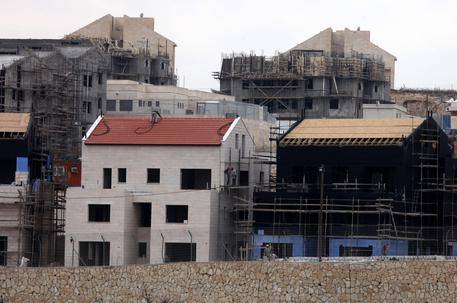 Cisgiordania, Israele lancia appalto per costruire 450 case. L'Olp: "crimine di guerra"