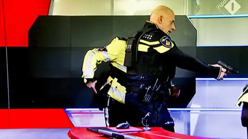 Olanda, uomo fa irruzione nella tv di Stato