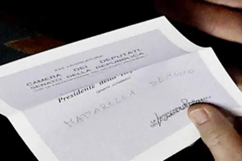 Clima di paura in Aula. Renzi fa segnare le schede per poter controllare tutti