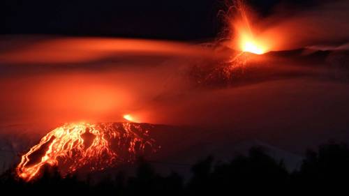 Spettacolare eruzione sull'Etna