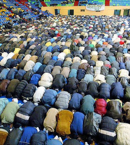 Sindaco Pd non chiude la moschea di Lady Jihad: "È come un oratorio"