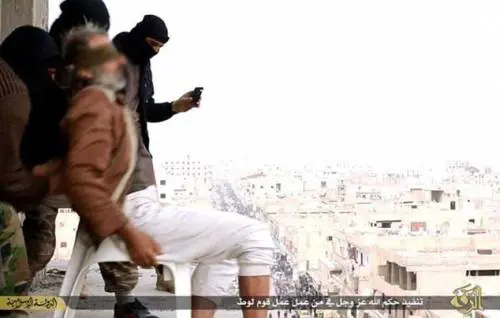 Isis, gay lanciato da un palazzo e poi lapidato