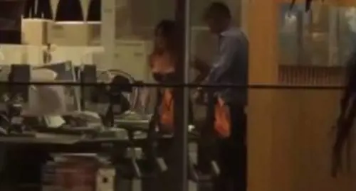 Scandalo a luci rosse: sorpresi a fare sesso in ufficio