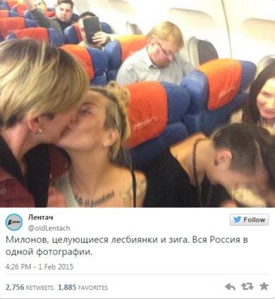 Russia, bacio lesbo di protesta: sullo sfondo senatore antigay