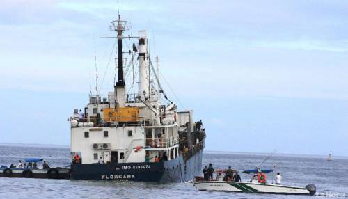 Nave incagliata, grave minaccia ambientale per le Galapagos