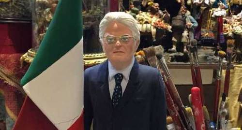 A Napoli spunta già la statuetta del presidente Mattarella