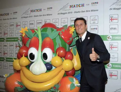 Zanetti in campo a San Siro con tanti campioni "friends" nel segno dei bimbi e di Expo