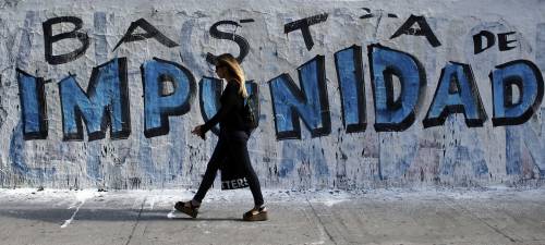 Un graffito a Buenos Aires chiede la verità sulla morte di Alberto Nisman