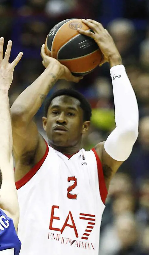 Milano si sblocca ma non basta L'Efes beffa l'Armani all'ultimo