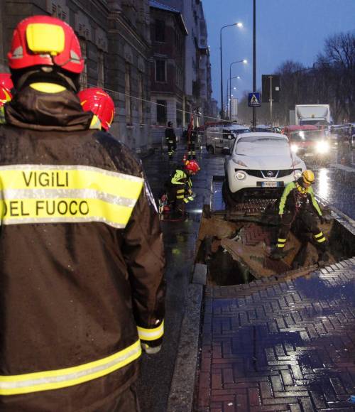 «La voragine? Regnano il degrado e l'incuria»