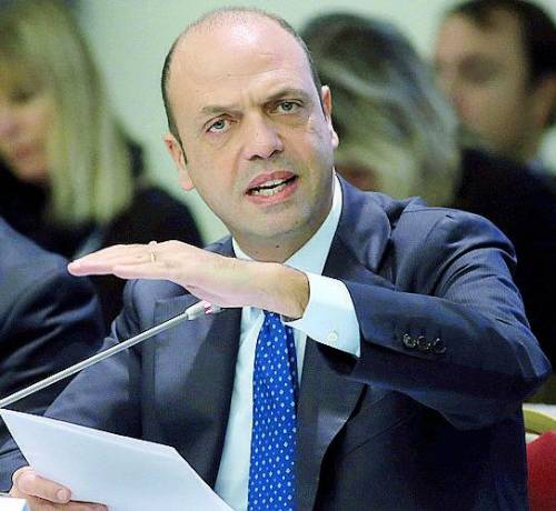 Terrorismo, Alfano: "Da dicembre espulsi 21 sospettati radicalismo violento"