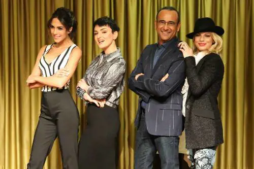 Carlo Conti con Arisa, Emma Marrone e Rocio Munoz Morales