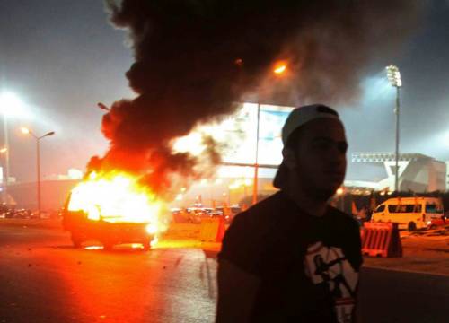 Egitto, scontri ultrà-polizia fuori dallo stadio: 40 morti