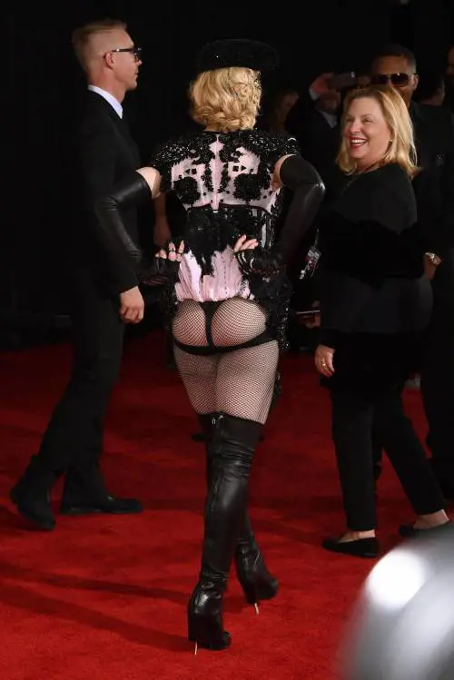 Madonna mostra il lato B ai Grammy