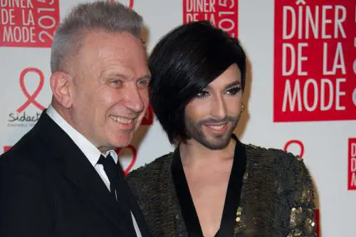 Conchita Wurst sbugiarda Carlo Conti